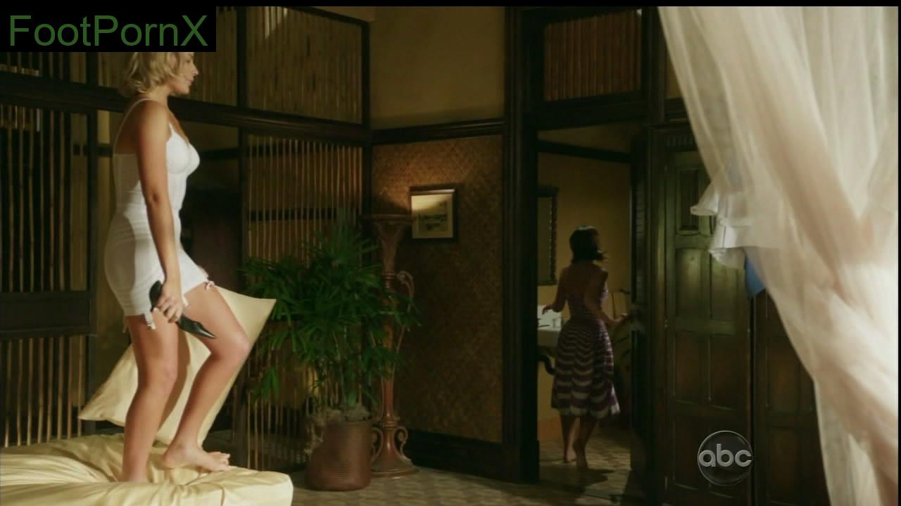 margot robbie feet photo 18