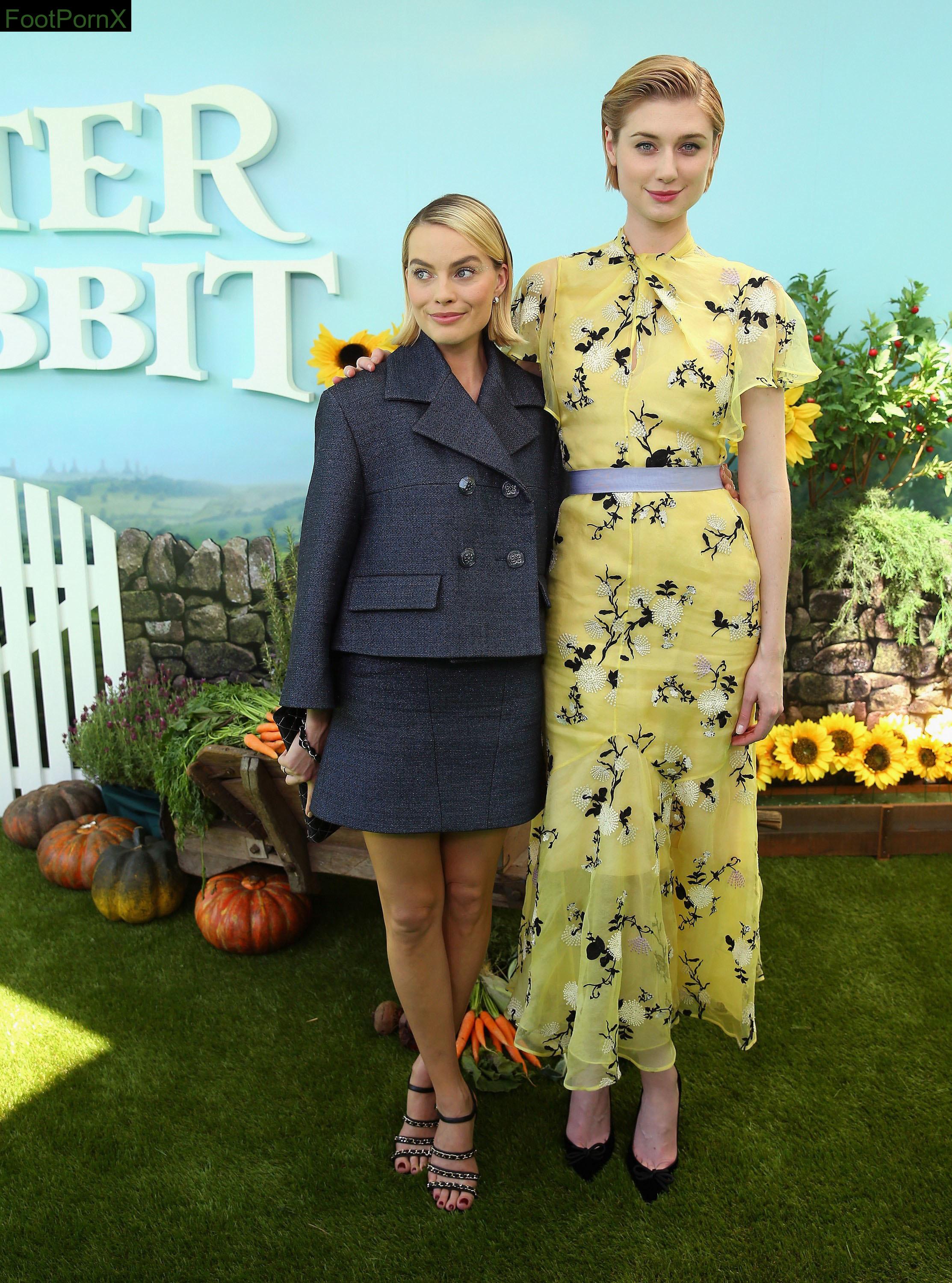 margot robbie feet photo 4