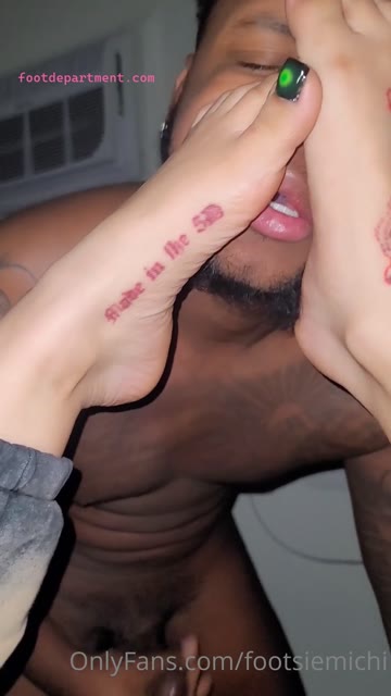 footsiemichi leak gives footjob and feet worshipped