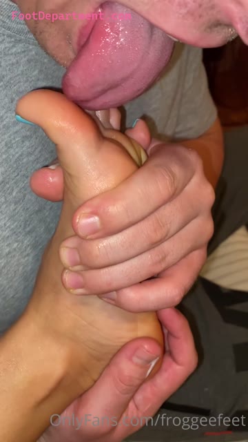 froggeefeet beta massaging my feet
