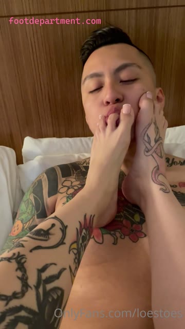 loestoes foot slapping foot worship session