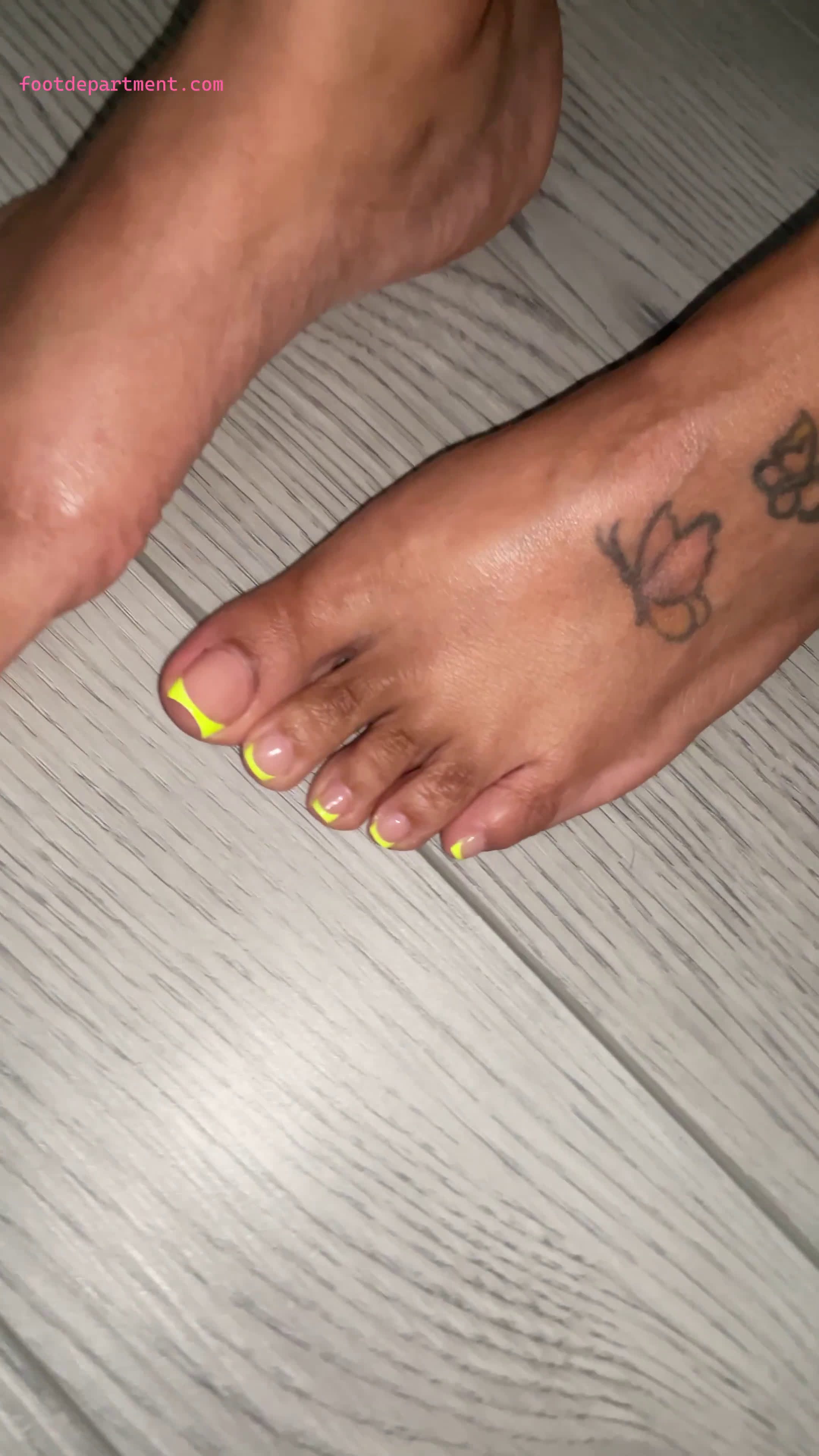 cookiesfeet sexy yellow french pedicure 