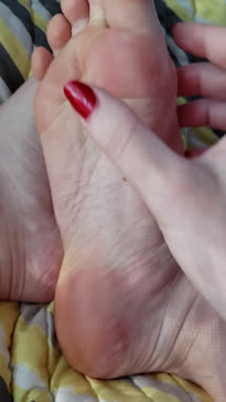 thetinyfeettreat pretty red toes