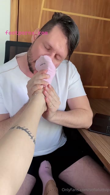 sofialuttvip foot worship latina has her way with foot boy 3