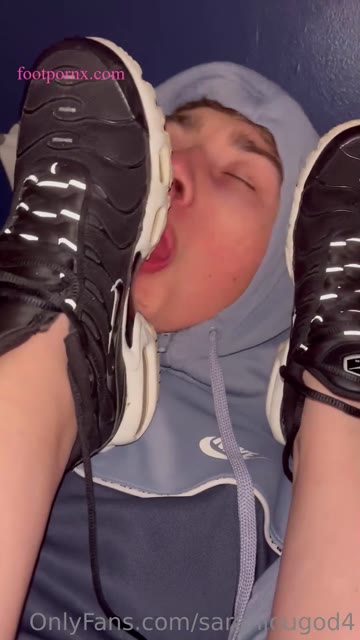 sarahlougod4  foot porn 1
