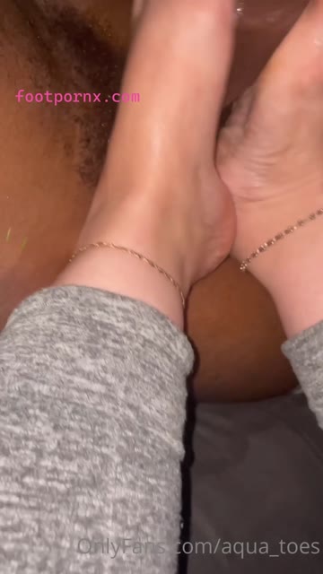 aqua_toes  2