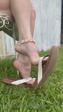 theginger_dream sexy milf feet public
